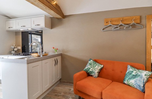 Lumbutts Cottage | BESS COTTAGE, romantic, with a garden in Cragg Vale