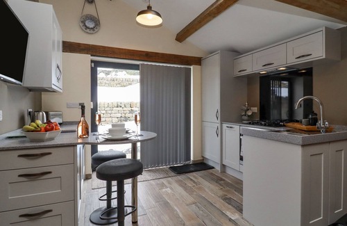 Lumbutts Cottage | BESS COTTAGE, romantic, with a garden in Cragg Vale