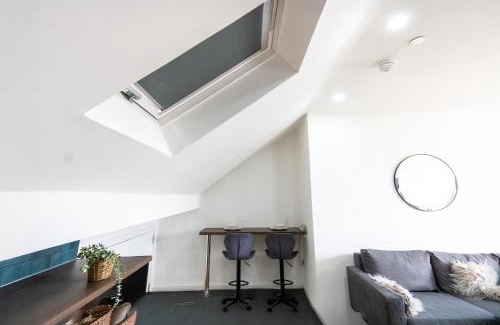 Adamsdown Apartment | Best 2BR Flat in Cardiff Near Town Centre