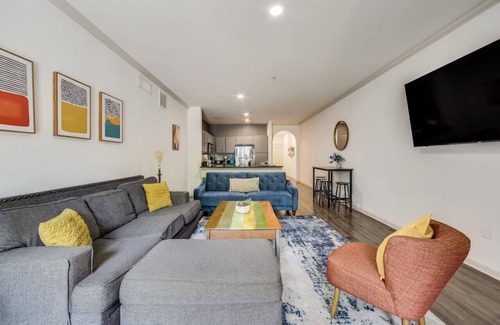 Bouldin Apartment | Best Austin Location, Pool, Style + Lots of Extras