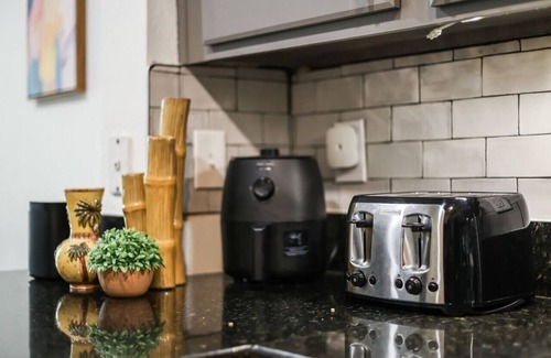 Bouldin Apartment | Best Austin Location, Pool, Style + Lots of Extras