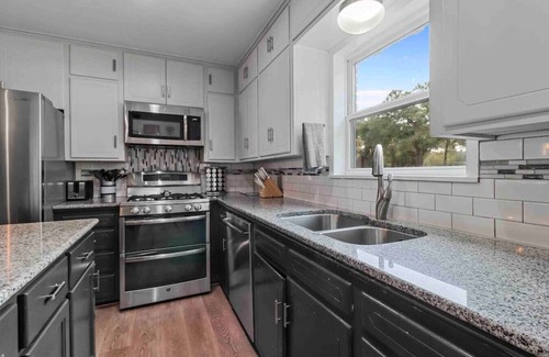 Denton House | BEST LAKEHOUSE on LEWISVILLE Lake with POOL/SPA