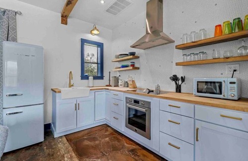 Denton House | BEST LAKEHOUSE on LEWISVILLE Lake with POOL/SPA