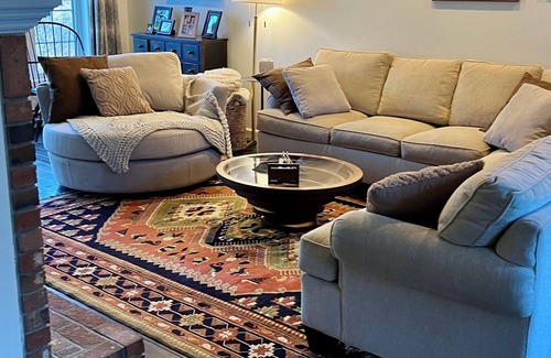 Manchester House | Best location fresh Manchester townhome, pool, view!