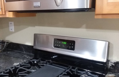 Des Moines House | Best location in Des Moines WA -Full kitchen, Strong Wi-Fi, Close to everything!