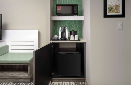 Brickell Hotel | Best Memories Start Here! Outdoor Swimming Pool, Pets Allowed!