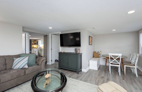 Lynn Center House | Best Mississippi River Views! Fully updated riverfront home. Sleeps 6.