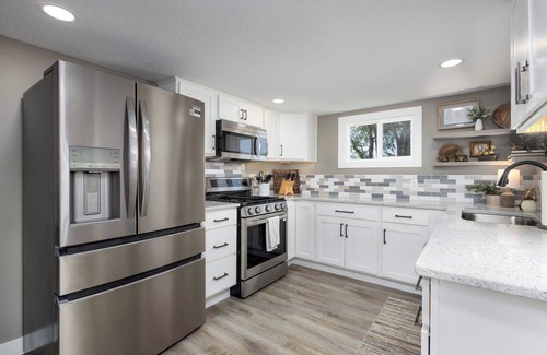 Lynn Center House | Best Mississippi River Views! Fully updated riverfront home. Sleeps 6.