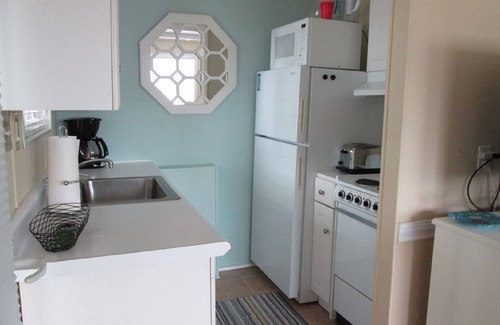 Dewey Beach Condo | Best of Dewey! 2 BR1.5 bath steps to the Ocean on popular McKinley!