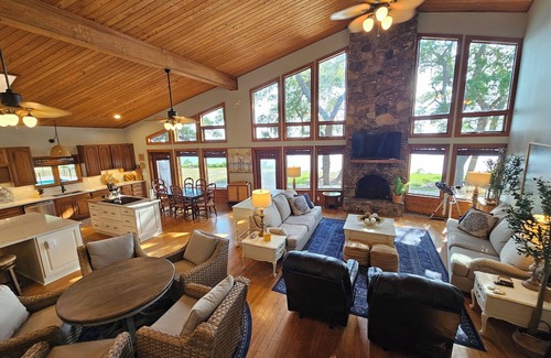 Magnolia Bluffs House | Best on Bay! More than a Beach House- IT IS YOUR DESTINATION. Now with new pier!