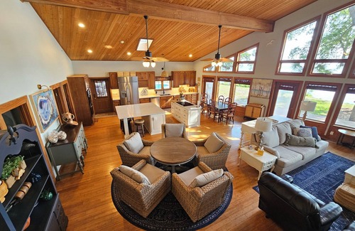 Magnolia Bluffs House | Best on Bay! More than a Beach House- IT IS YOUR DESTINATION. Now with new pier!