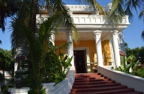 Alfredo V. Bonfil House | Best place to relax Mansion Giahn Bed and Breakfast. Is located between the airp