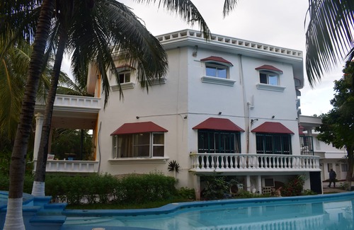 Alfredo V. Bonfil House | Best place to relax Mansion Giahn Bed and Breakfast. Is located between the airp