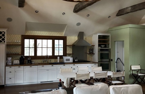 Roxbury House | BEST TOWN ROXBURY!1.5Hrs NYC PoshPadsCT "TOPHET POOL BARN" Ski,Pool,BBQ,Magical!