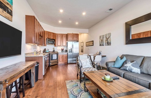 Kimball Junction House | BEST VIEWS in Newpark Terrace! 2Bed/2Bath- hiking & mountain biking steps away.