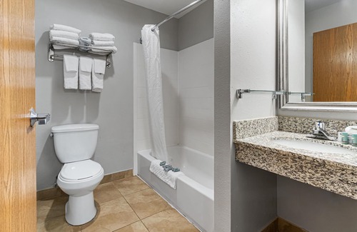 Wisconsin Dells Hotel | Best Western Ambassador Inn & Suites