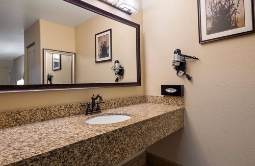 Wood Ranch Hotel | Best Western Apricot Inn