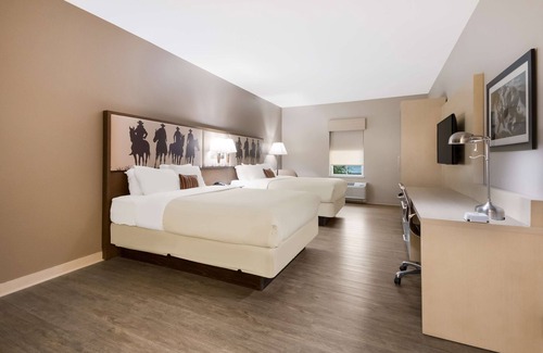 Bandera Hotel | Best Western Bandera Suites & Saloon