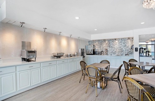 Navarre Hotel | Best Western Navarre Waterfront