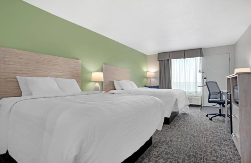 Navarre Hotel | Best Western Navarre Waterfront