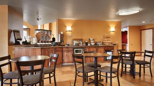 Modesto Hotel | Best Western Palm Court Inn