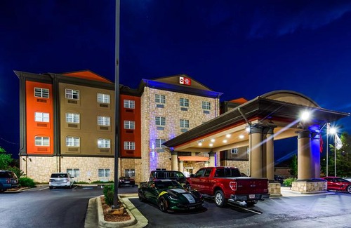 North Little Rock Hotel | Best Western Plus JFK Inn & Suites