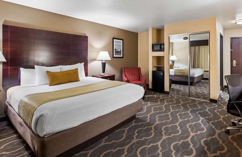 Burleson Hotel | BEST WESTERN Plus Burleson Inn and Suites