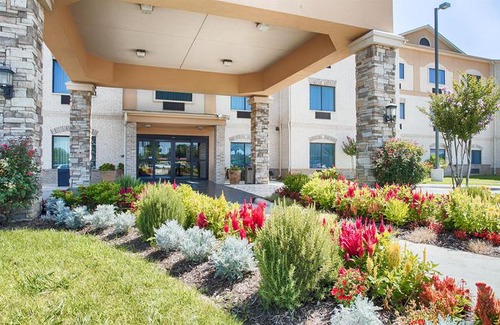 Burleson Hotel | BEST WESTERN Plus Burleson Inn and Suites