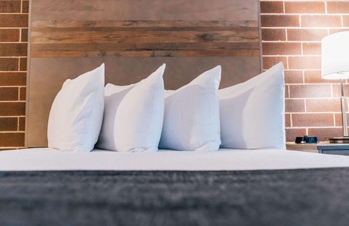 Waterloo Hotel | Best Western Plus Executive Residency Waterloo & Cedar Falls