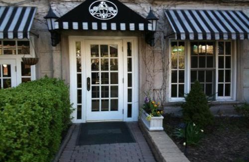 Boystown Hotel | Best Western Plus Hawthorne Terrace Hotel