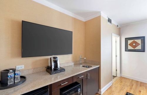 Boystown Hotel | Best Western Plus Hawthorne Terrace Hotel