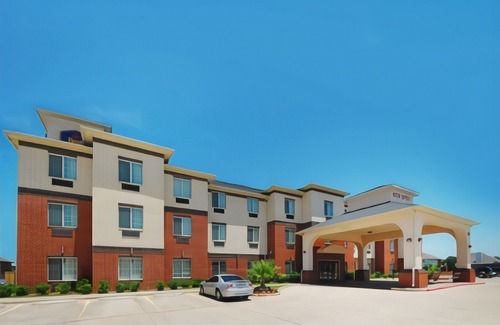 Lake Dallas Hotel | Best Western Plus Lake Dallas Inn & Suites