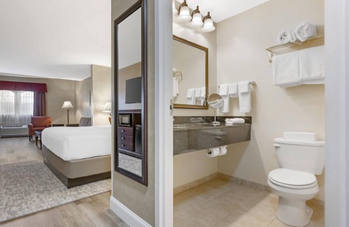 Penn Yan Hotel | Best Western Plus Vineyard Inn & Suites