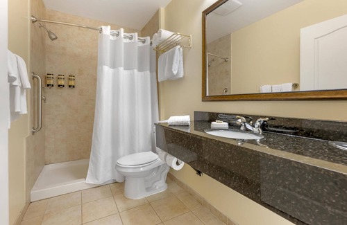 Penn Yan Hotel | Best Western Plus Vineyard Inn & Suites
