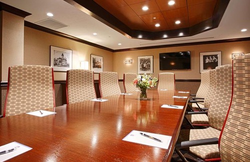 Oshkosh Hotel | BEST WESTERN PREMIER Waterfront Hotel & Convention Center