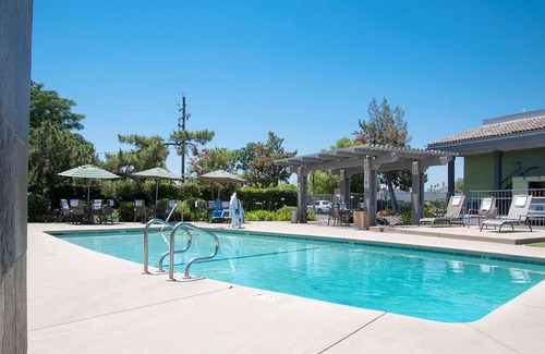 Raisin Hotel | Best Western Village Inn
