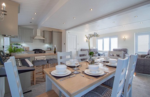 Troutbeck Bridge Cabin | Betteridge View Lodge - a holiday lodge that sleeps 6 guests in 3 bedrooms