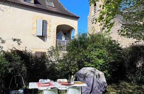 Saint-Julien-de-Lampon Apartment | Between Périgord and Lot, in the heart of an authentic village near the Dordogne.