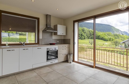 Chindrieux House | BETWEEN LAKE AND MOUNTAIN - A