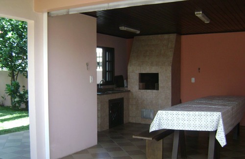 Enseada House | Between Prainha / Praia Grande: 100 m from the sea, with 4 bedrooms, air conditioning and wifi.