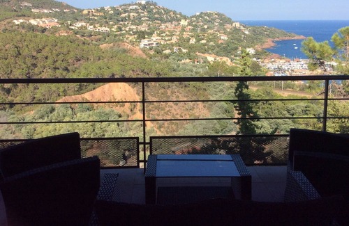 Espero-Pax Apartment | BETWEEN SEA AND ESTEREL, Panoramic port of Figuerette