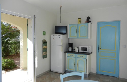 Draguignan Apartment | BETWEEN SEA AND MOUNTAIN CHARMING GROUND FLOOR -