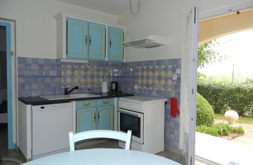 Draguignan Apartment | BETWEEN SEA AND MOUNTAIN CHARMING GROUND FLOOR -