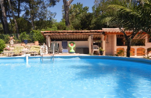 Draguignan Apartment | BETWEEN SEA AND MOUNTAIN CHARMING GROUND FLOOR -