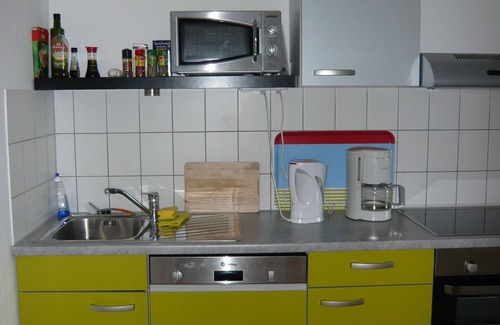 Charlottenburg Apartment | Between the opera and the palace, Luise apartment, subway and bus right next door