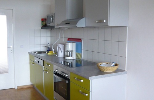 Charlottenburg Apartment | Between the opera and the palace, Luise apartment, subway and bus right next door