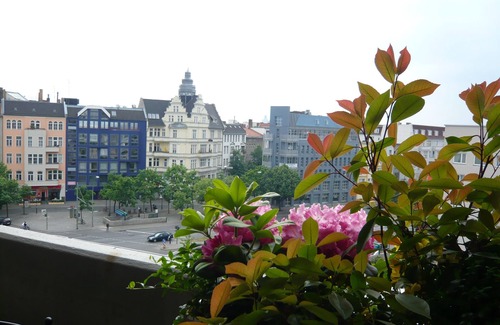 Charlottenburg Apartment | Between the opera and the palace, Luise apartment, subway and bus right next door