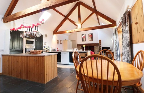 Brynrefail Cottage | BEUDY MAWR, pet friendly, character holiday cottage in Y Felinheli