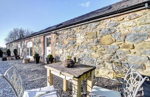 Brynrefail House | Beudy Menai