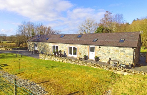 Brynrefail House | Beudy Menai - Two Bedroom House, Sleeps 4